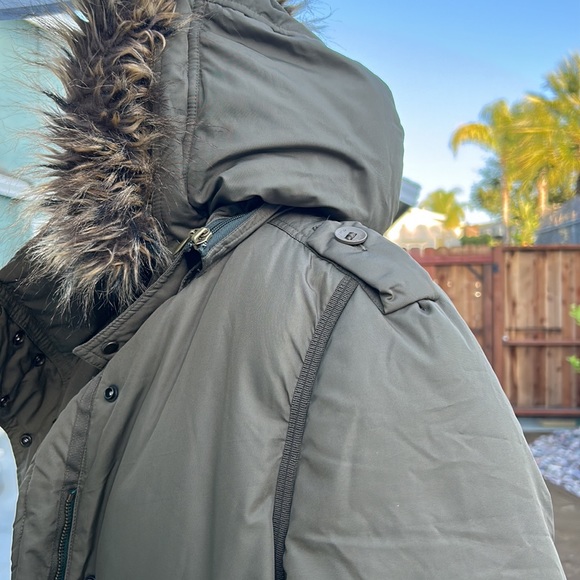 Levi’s Puffer Snow Jacket in Khaki Brown with Detachable Hood & Pockets - Picture 1 of 11